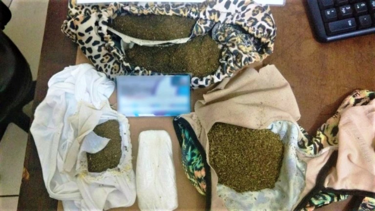 Visitante é presa com drogas no presídio de Marília e diz que foi paga para levar
