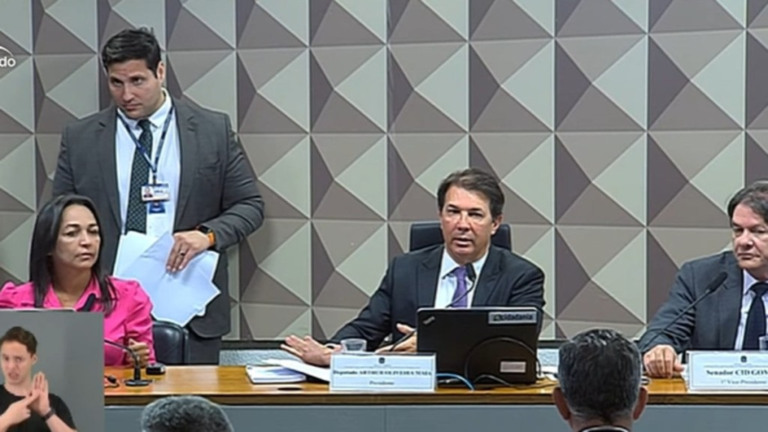 Reprodução: TV Senado – 13/06/2023 Mesa da CPMI que investiga ataques de 8 de janeiro