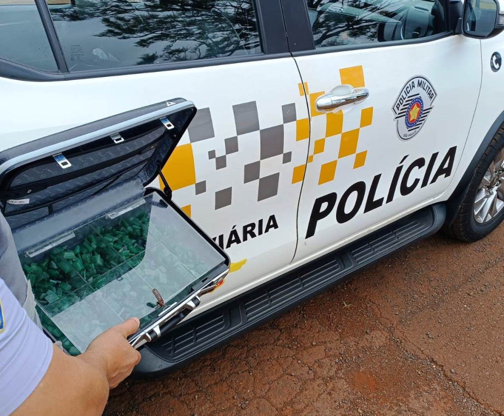 Polícia apreende maconha e pedras preciosas em estradas da região de Marília