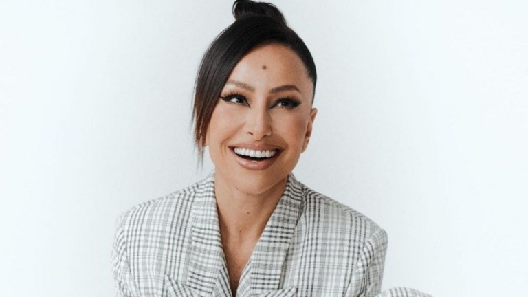 Sabrina Sato tenta salvar acumuladores em novo reality do GNT