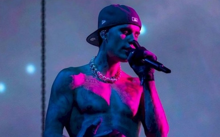 Justin Bieber se apoiou em sua fé após diagnóstico de síndrome