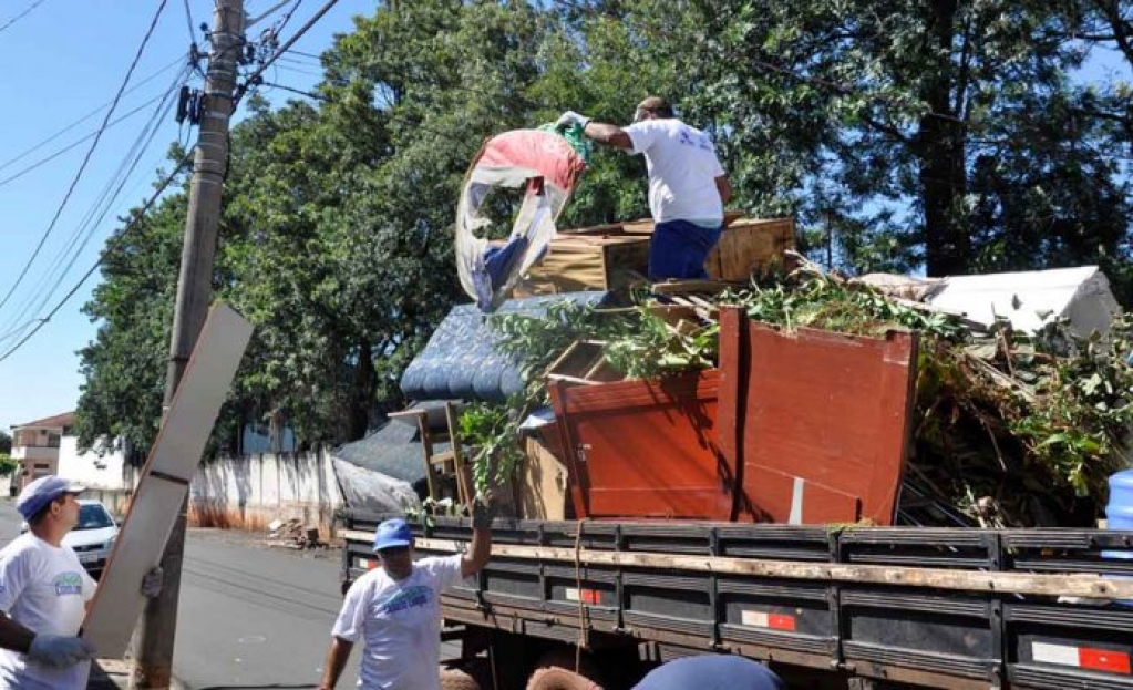 Marília marca operação para coleta de entulhos e controle da dengue