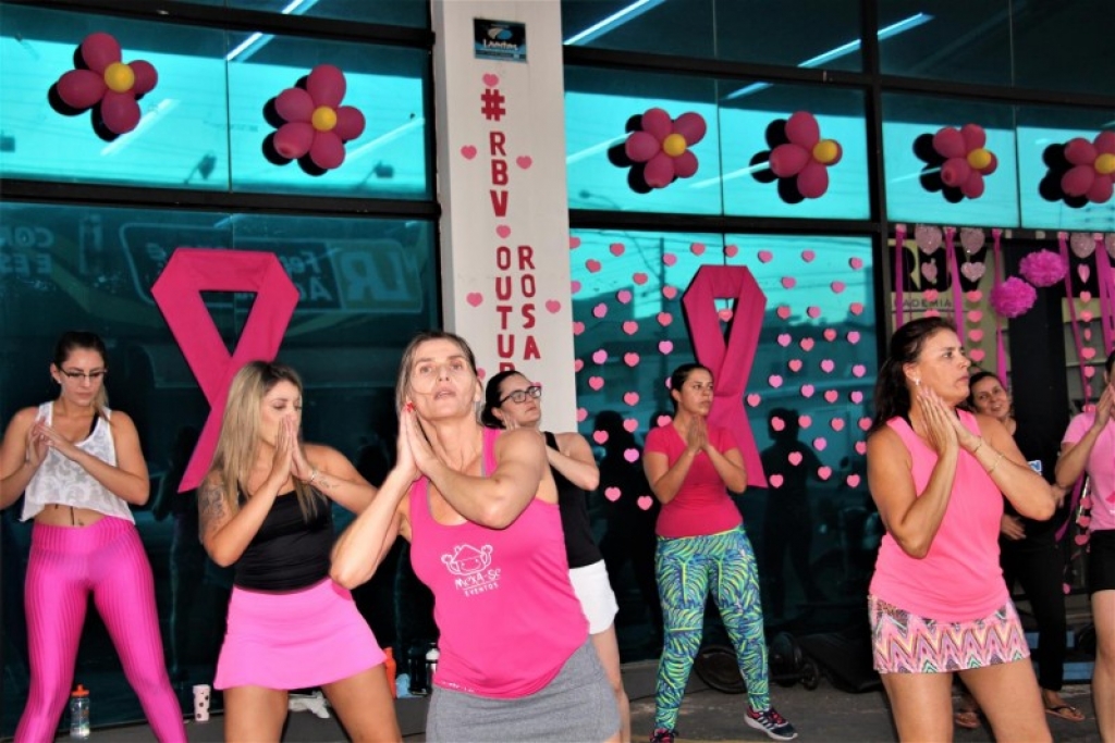 RBV Academia encerra Outubro Rosa com mega-aula ao ar livre