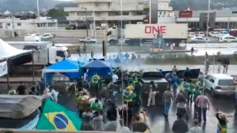 Pastores bolsonaristas endossam atos antidemocráticos nas redes