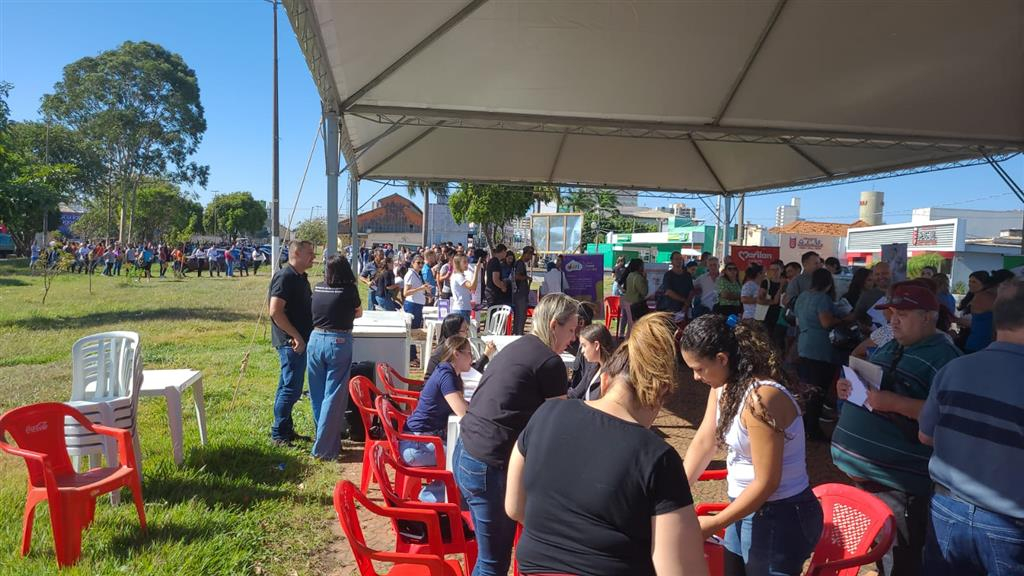 Lançada com 500 vagas; feira para empregos recebe 9000 currículos em Marília