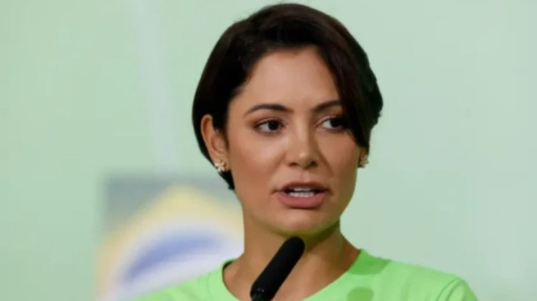 Ex-primeira-dama vai a Orlando para ver Bolsonaro após caso das joias