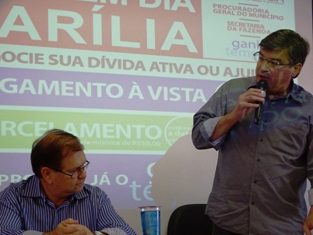 Secretrário da Fazenda, Levi Gomes, e o prefeito Daniel Alonso