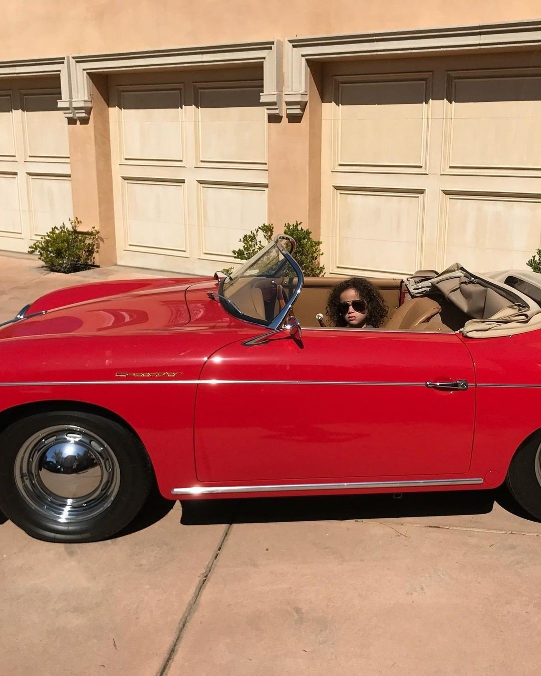 Porsche 356 e Mariah Carey. Foto: REPRODUÇÃO - INSTAGRAM