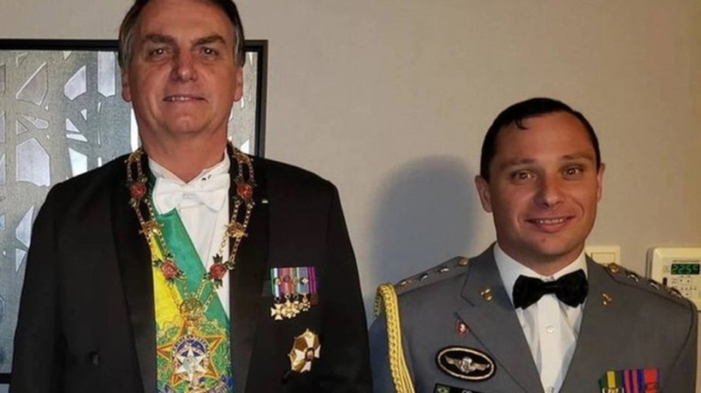 Paiva barra ajudante de ordens de Bolsonaro no 1º pelotão do Exército