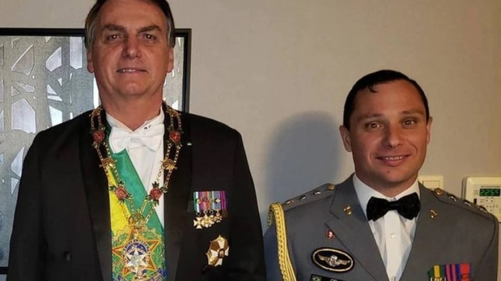 Paiva barra ajudante de ordens de Bolsonaro no 1º pelotão do Exército Paiva barra ajudante de ordens de Bolsonaro no 1º pelotão do Exército