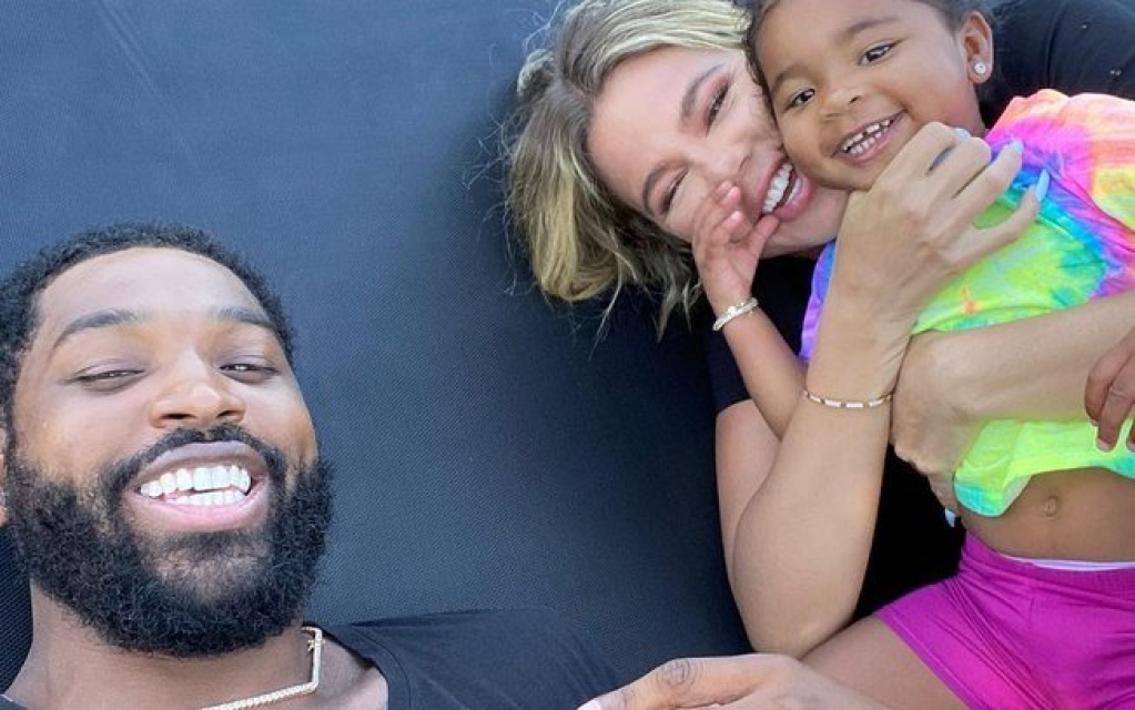 Tristan pede perdão à Khloé Kardashian por traição após teste de DNA Tristan pede perdão à Khloé Kardashian por traição após teste de DNA