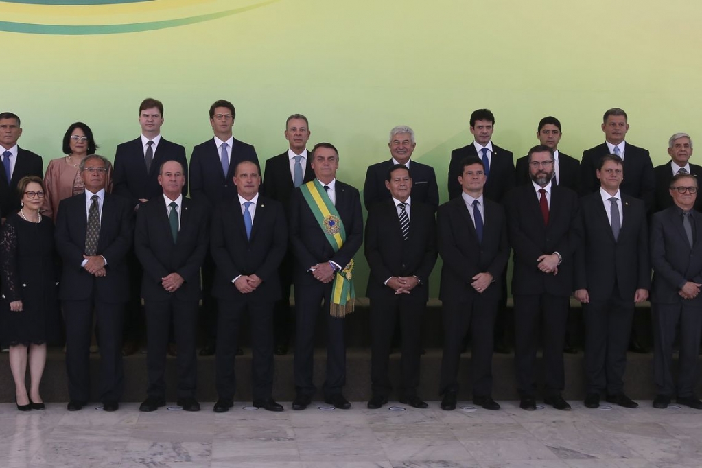 Governo aborda medidas prioritárias em primeira reunião de ministros