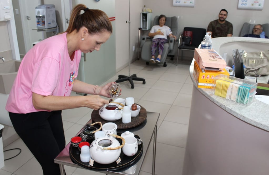 Oncologia da Santa Casa faz manhã de chá terapia para pacientes