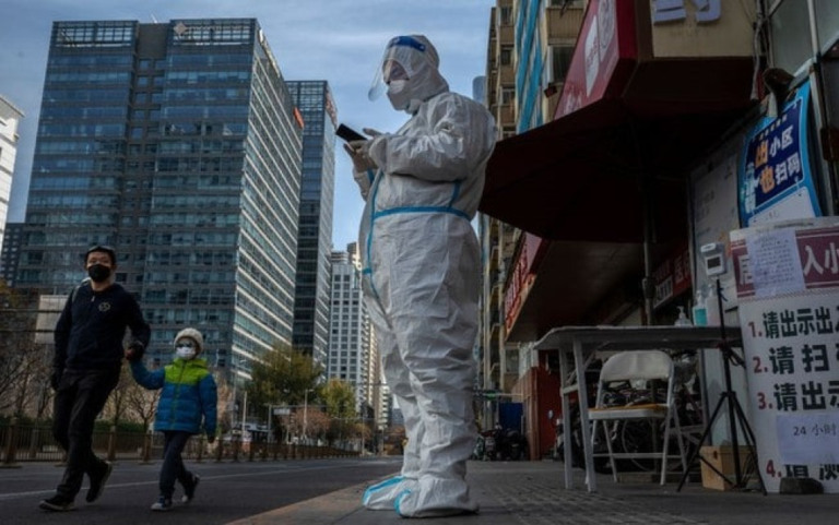 Como é a política de 'Covid zero' que tem causado protestos na China