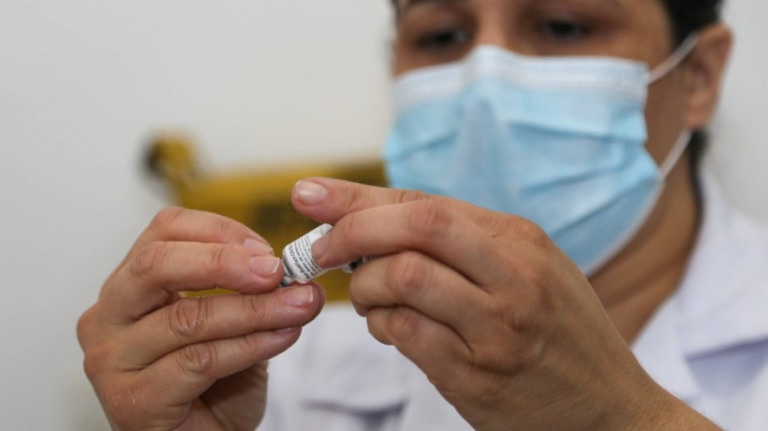Covid: Brasil começa a vacinar com bivalente da Pfizer em fevereiro