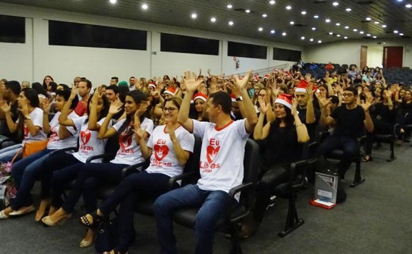 Curso gratuito de libras forma nova turma e prevê ampliação