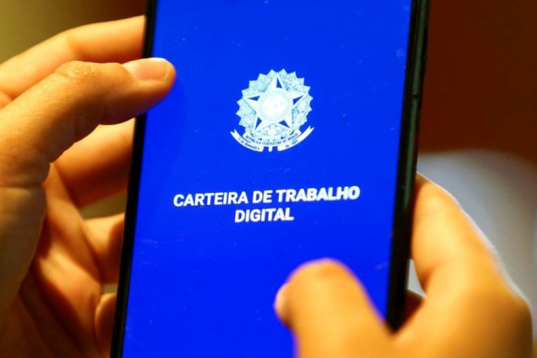 O total de pessoas com carteira assinada é o maior da série histórica iniciada em 2002: 43,4 milhões de pessoas. Foto: Marcelo Camargo / Agência Brasil