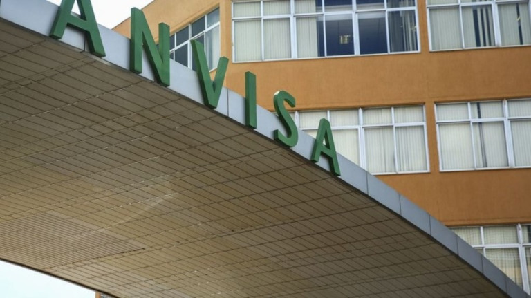 Pomadas de cabelo: Anvisa condena teor racista em reunião com marcas