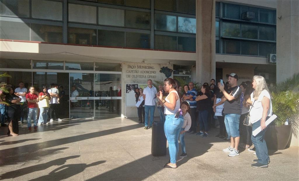 Comerciantes do camelodromo em protesto na prefeitura