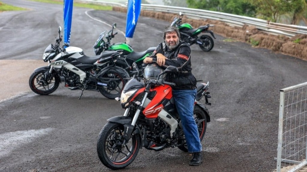 Avaliamos as novidades da Bajaj na pista