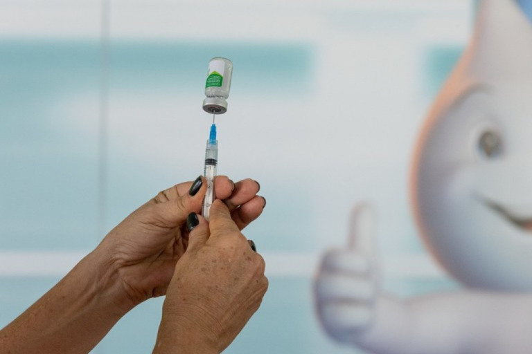 Mesmo com a mudança gradativa para versão injetável, o Zé Gotinha vai continuar na missão de sensibilizar as crianças das ações de imunização. – Foto: Myke Sena/MS