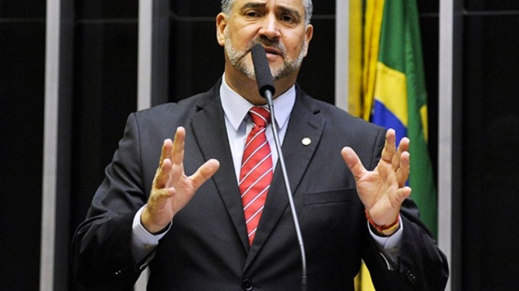 Ministro da Secom diz estuda punir produtores de desinformação Ministro da Secom diz estuda punir produtores de desinformação