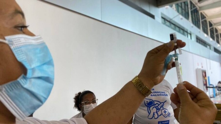 SP inicia aplicação de dose adicional em adolescentes imunossuprimidos