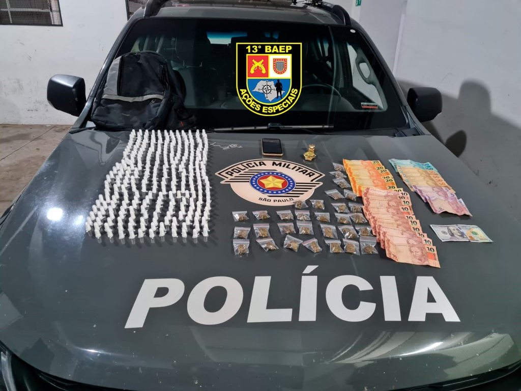 Baep prende homem de 25 anos com 342 porções de drogas em rua de Garça