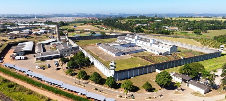Foragidos em saidinha pulam muros e telhados; acabam presos em Marília