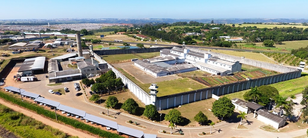 Foragidos em saidinha pulam muros e telhados; acabam presos em Marília