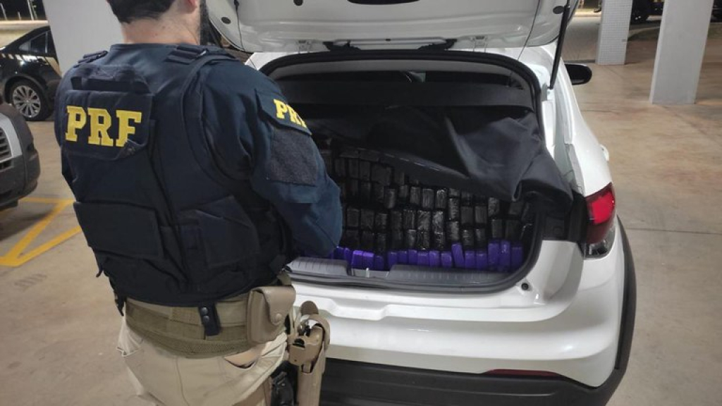 PRF apreende 482kg de maconha na BR-153: perseguição por 50km