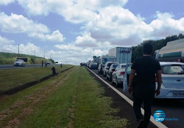 manifestação provocou congestionamento em rodovia – Foto: Eduardo Meira