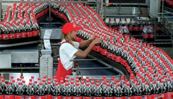 Coca-Cola paralisa produção na Venezuela