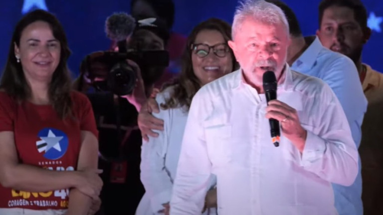 Lula quer obrigar redução em juros de inadimplentes: 'pobre paga bem'