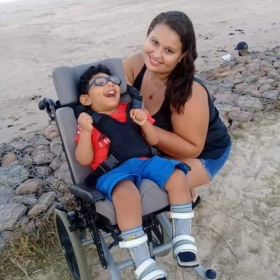 Ana Maria Pereira e Pedro Lucas, em foto na praia