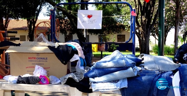 Amor no Cabide arrecada roupas para moradores em ruas