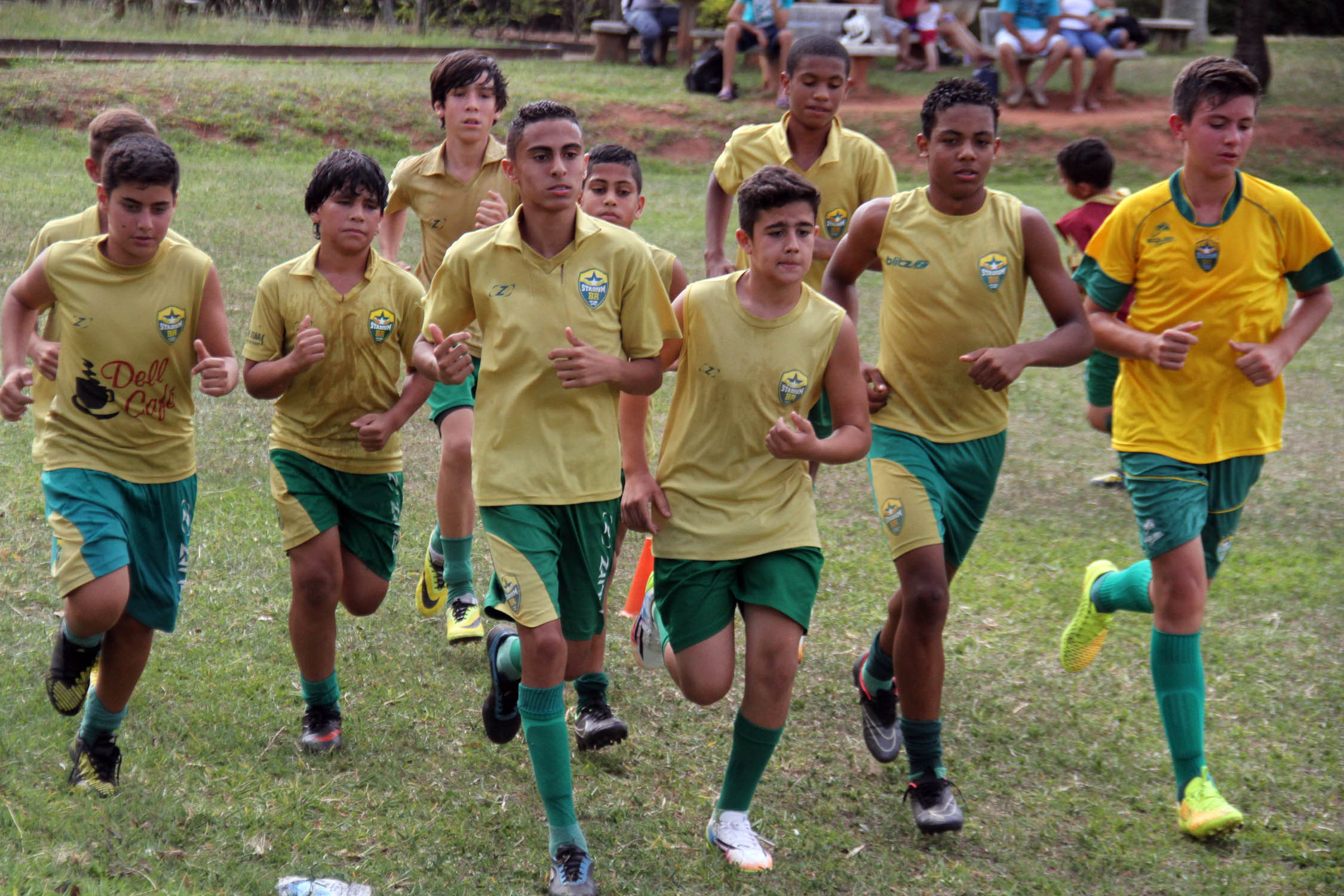 MAC e Palmeiras iniciam disputa por vaga na final da Sub-13