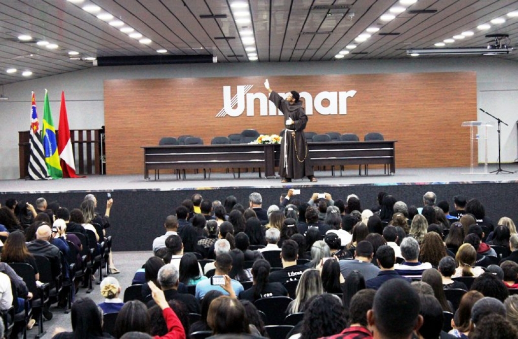 Unimar amplia parcerias e forma 220 alunos em Língua de Sinais