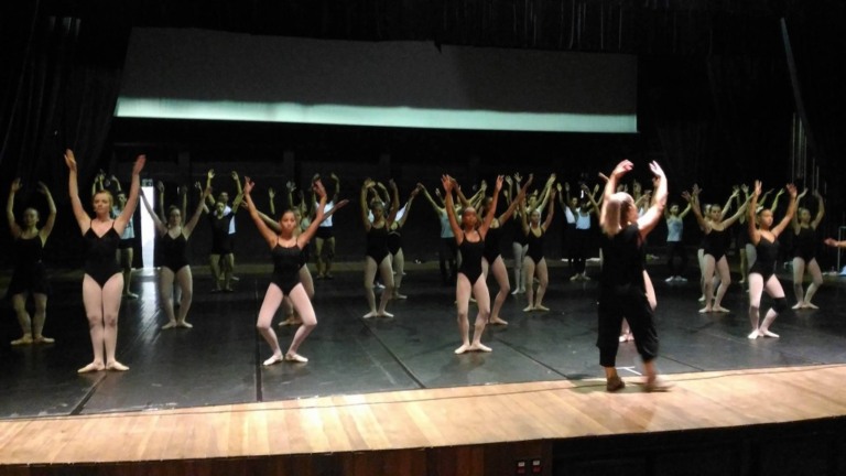 Marília terá temporada de show, cursos e promoção gratuita de dança