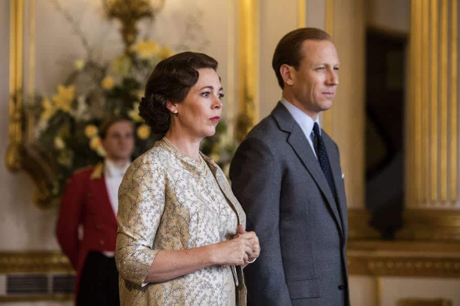 Olivia Colman e Tobias Menzies em 'The Crown'. Imagem: Netflix/Divulgação