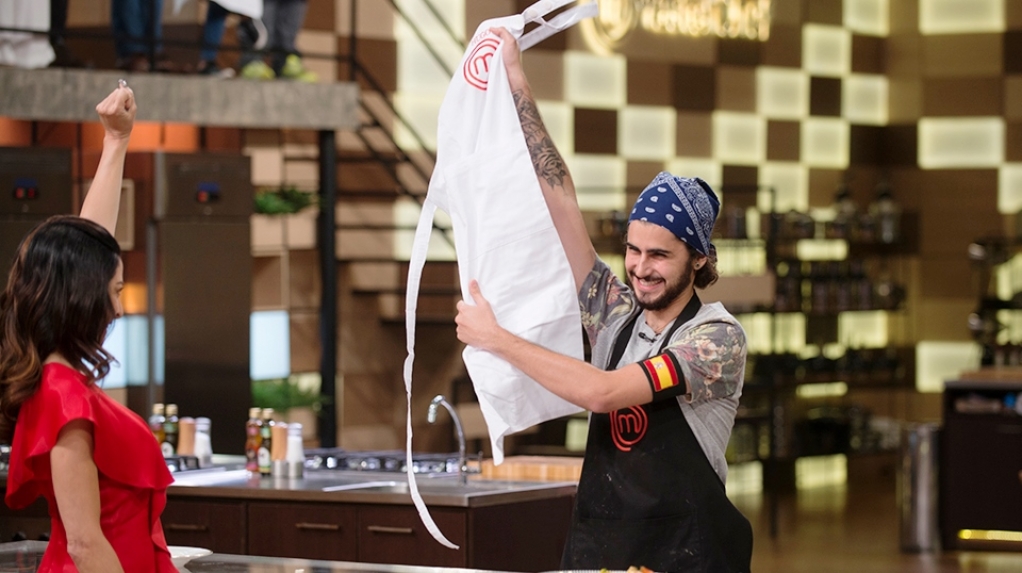 Hugo reconquista avental no Masterchef – reprodução Portal Band