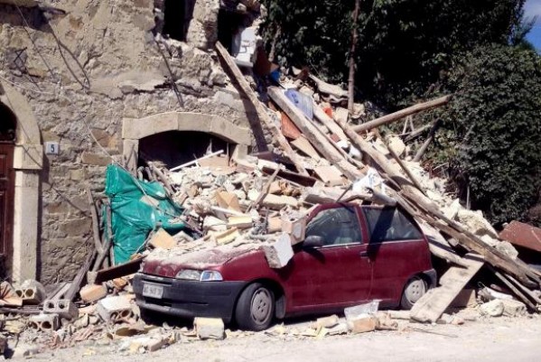 Número de mortos por terremoto passa de 240 na Itália