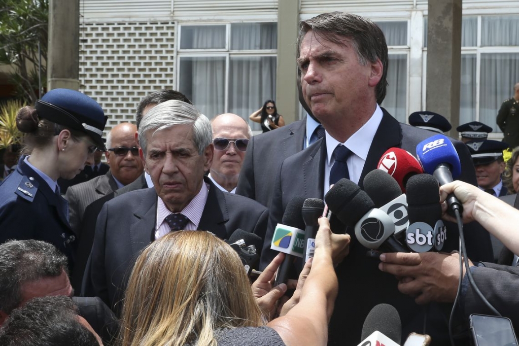 Equipe corrige Bolsonaro e garante que não haverá aumento no IOF