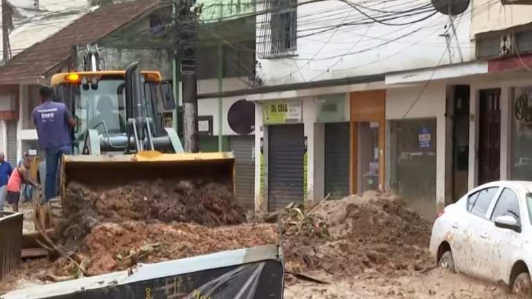Petrópolis: moradores em situação de rua ajudam em resgate de vítimas