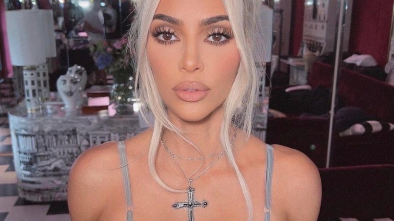 Kim Kardashian diz que comeria até cocô para rejuvenescer