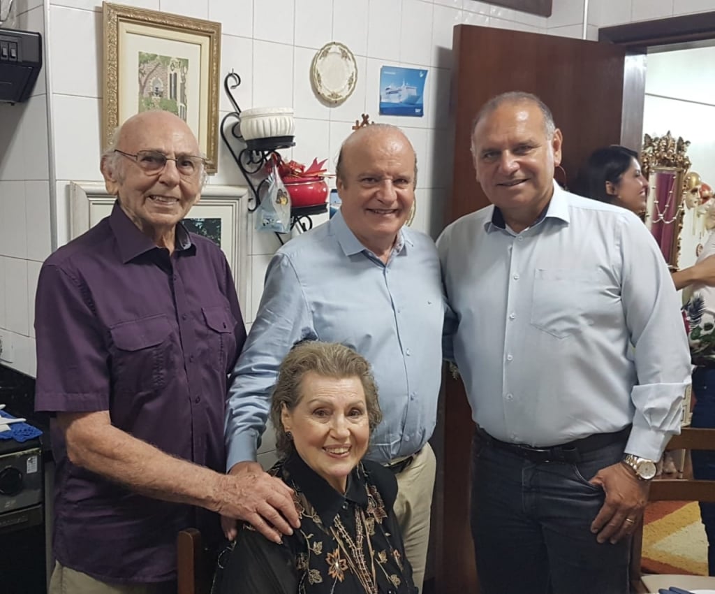 Welman com a esposa, Lourdes, e os vereadores Luiz Eduardo Nardi e Wilson Damasceno