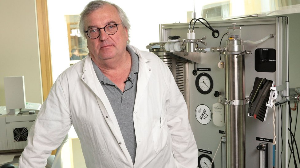 Goran Conradsson, CEO da Ziccum, posa para foto em laboratório