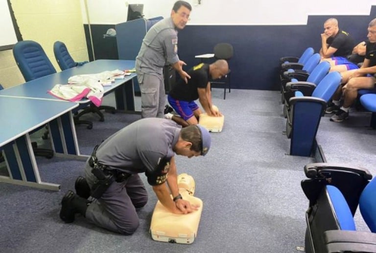 Policiais da Força Tática em Marília recebem treinamento para primeiros socorros