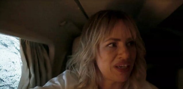 Madeleine questionará o piloto se é possível seguir viagem (Foto: Reprodução / Globo)