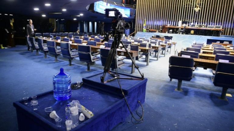 Senado vota decreto de intervenção federal após vandalismo no DF